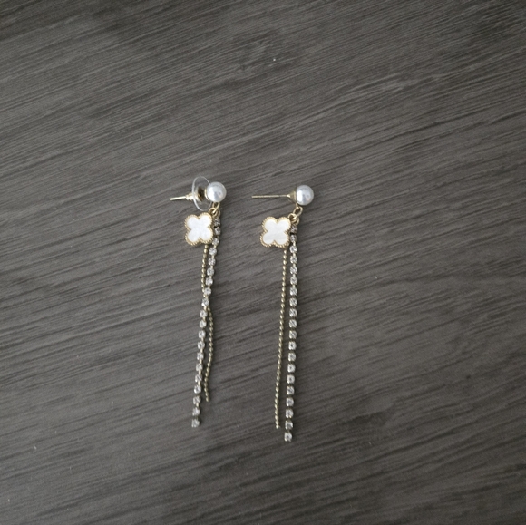 Earrings - Picture 1 of 4